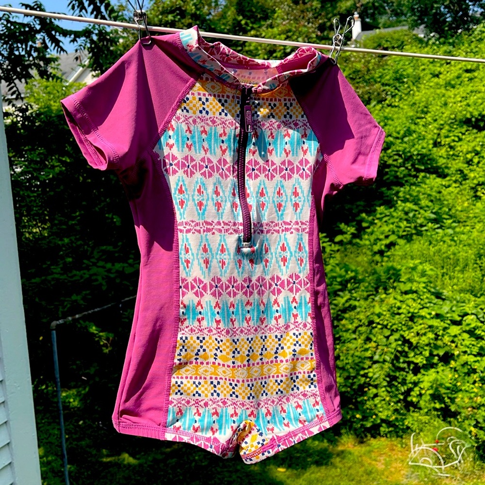Kids Rash Guard Swimsuit. Size 4, short sleeved purple/pink.